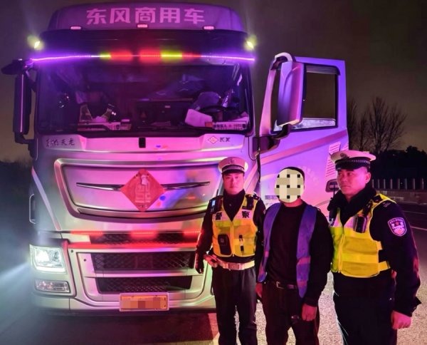 路警联动破要案，联合执法护畅通，上海市交通执法部门成功查办四起“百吨王”