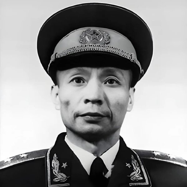 1955年全军大授衔时，毛主席为什么要把苏静从大校越级提为中将？