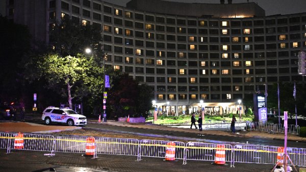 特朗普：白宫附近枪击事件枪手在与特勤局人员交火后死亡